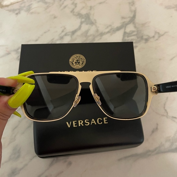 VERSACE SUNGLASSES - Picture 3 of 4